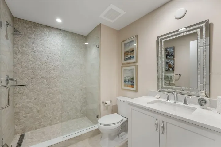 Ensuite bathroom with Shower attached to the gest bedroom.