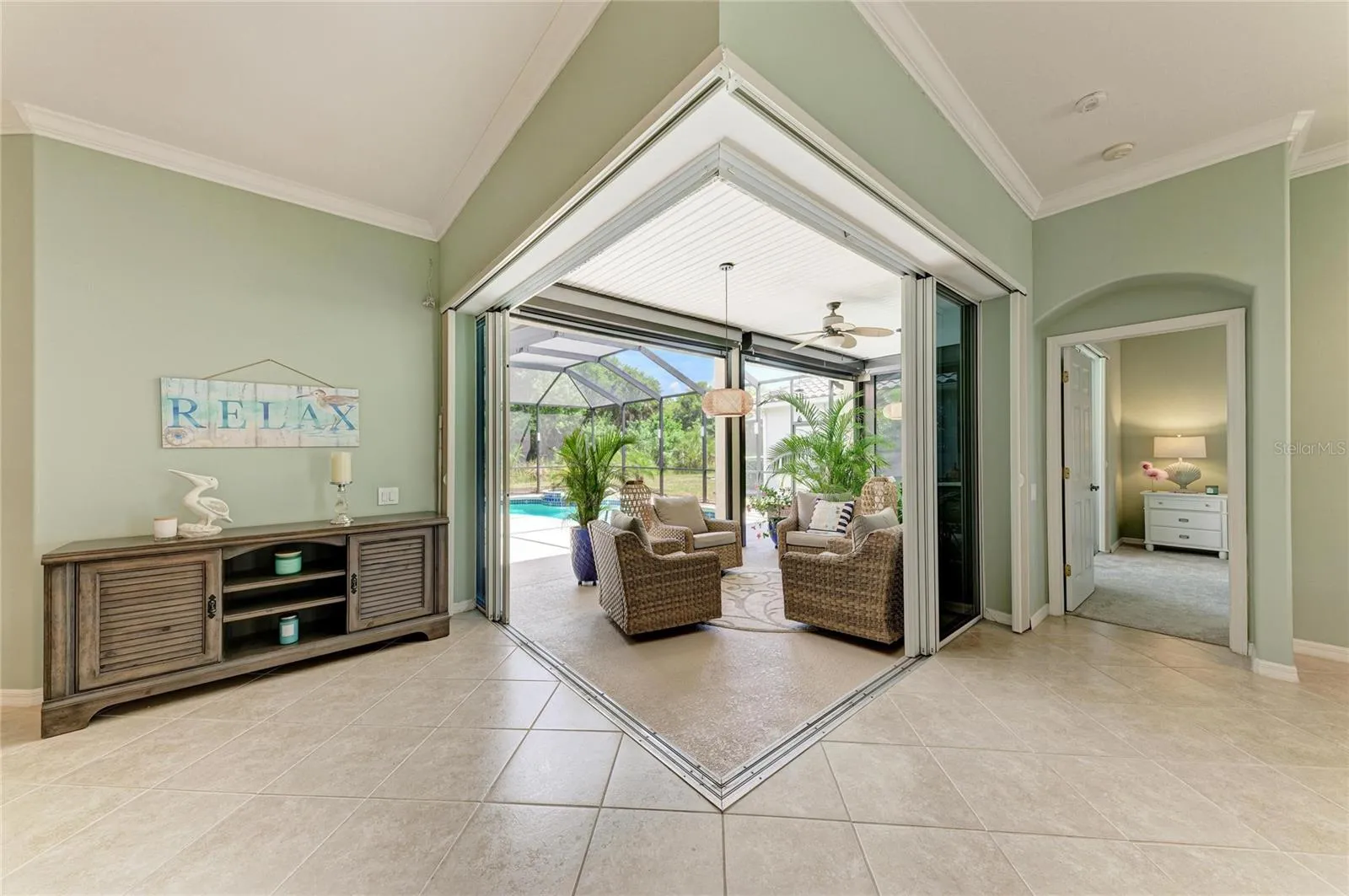 Zero-Corner Sliding doors to covered lanai