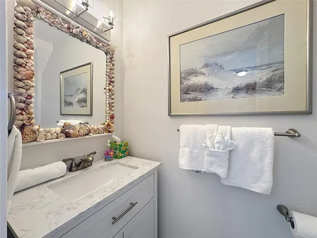 1/2 Bath w/ Quartz Vanity