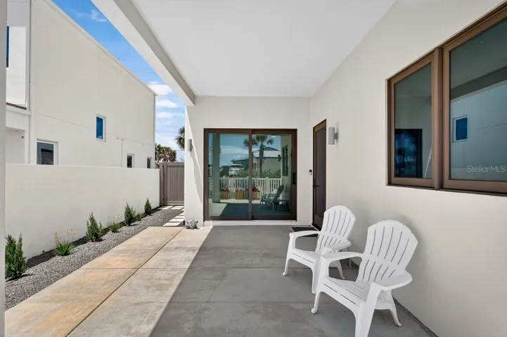East Lanai (carport)