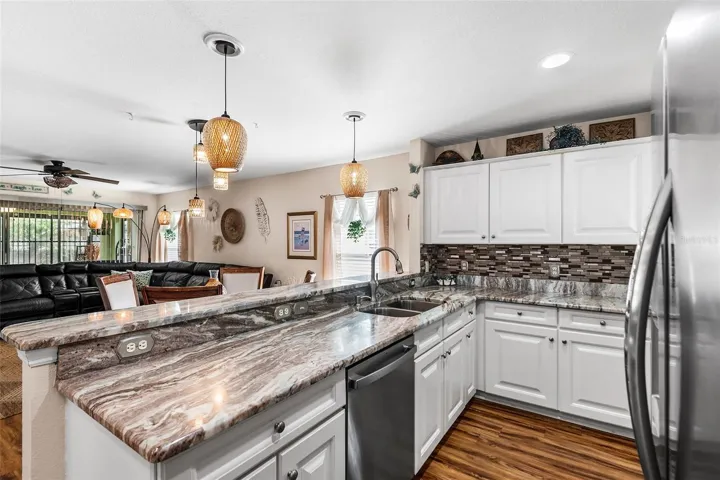 Stainless Appliances with granite countersgreat cabinet space