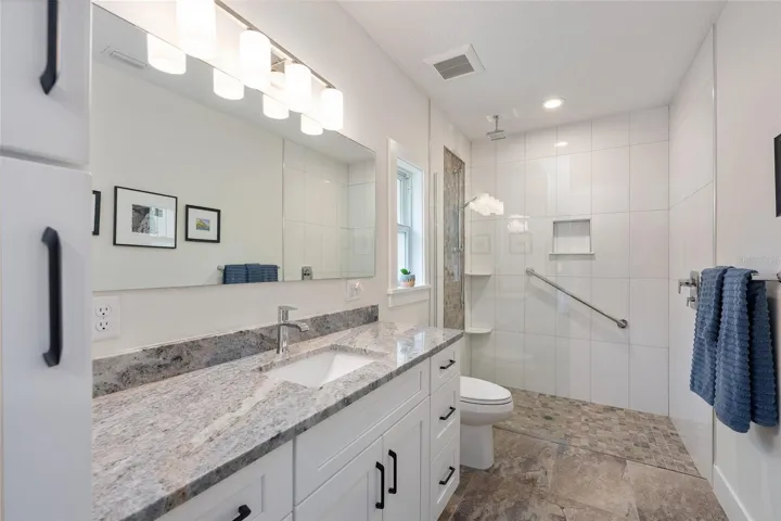 En Suite Bath