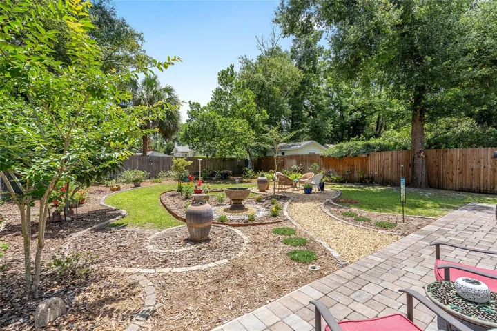 Peaceful Garden to while away the hours