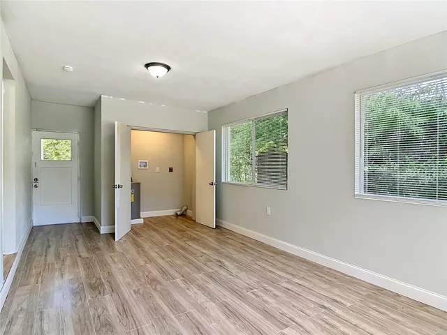 the door open to th laundry area