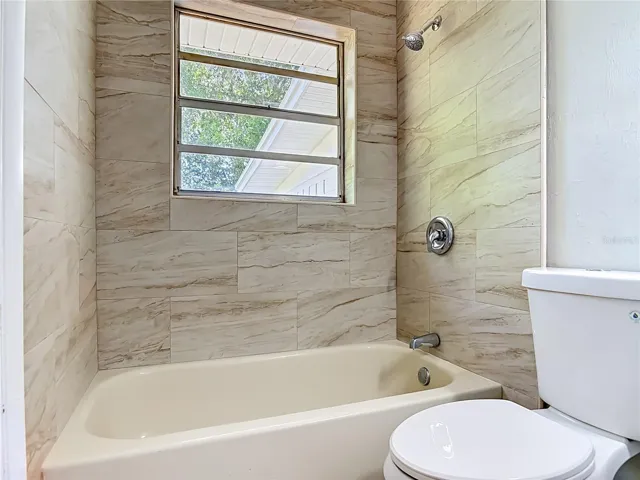 the fully tiled main bedroom bathroom