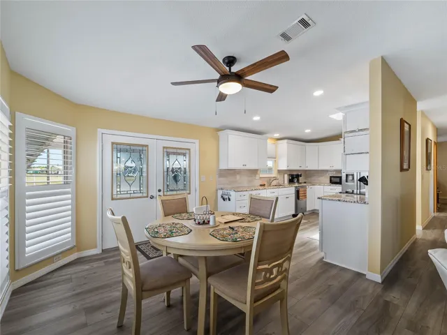 Eat-in kitchen