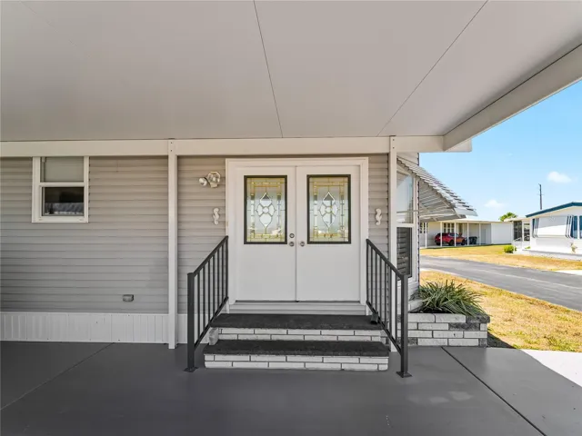 Double entry door