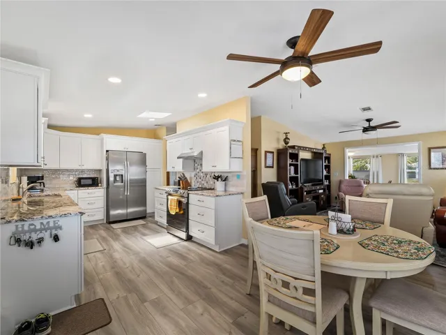 Kitchen/eating area