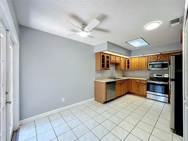 Plenty of eating space in the Kitchen