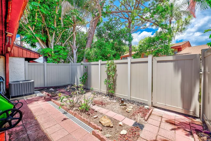 Fully fenced rear courtyard