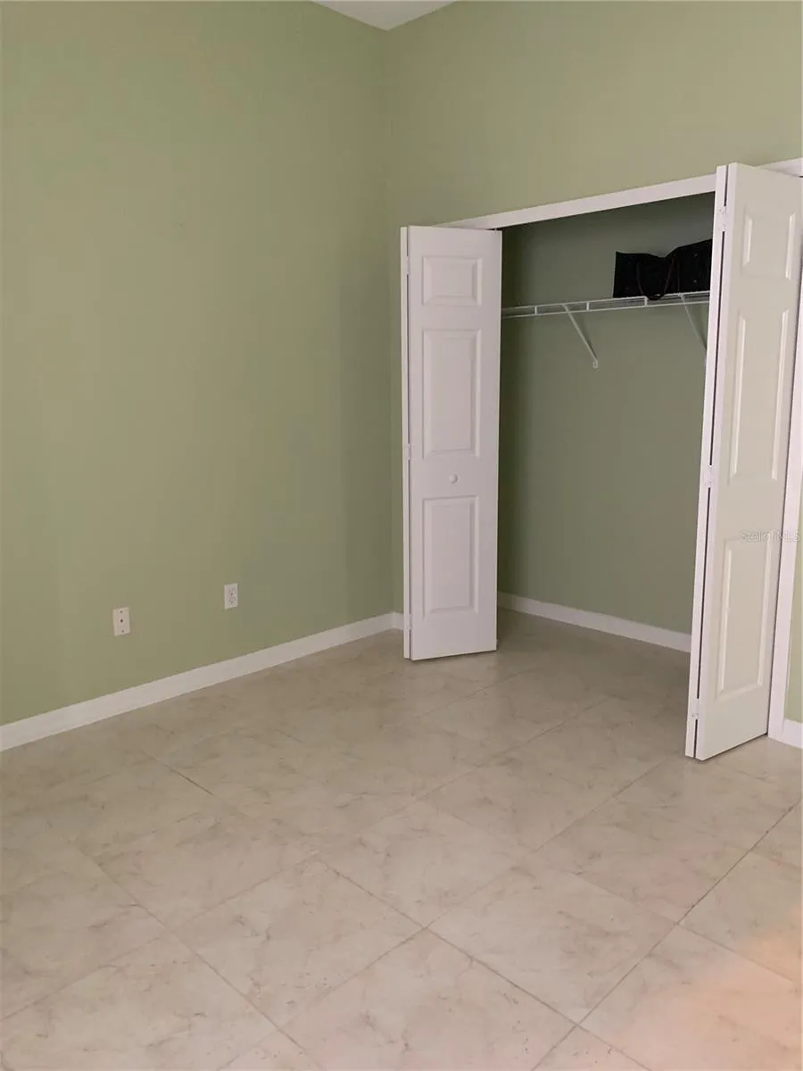 Guest bedroom 2 without furniture
