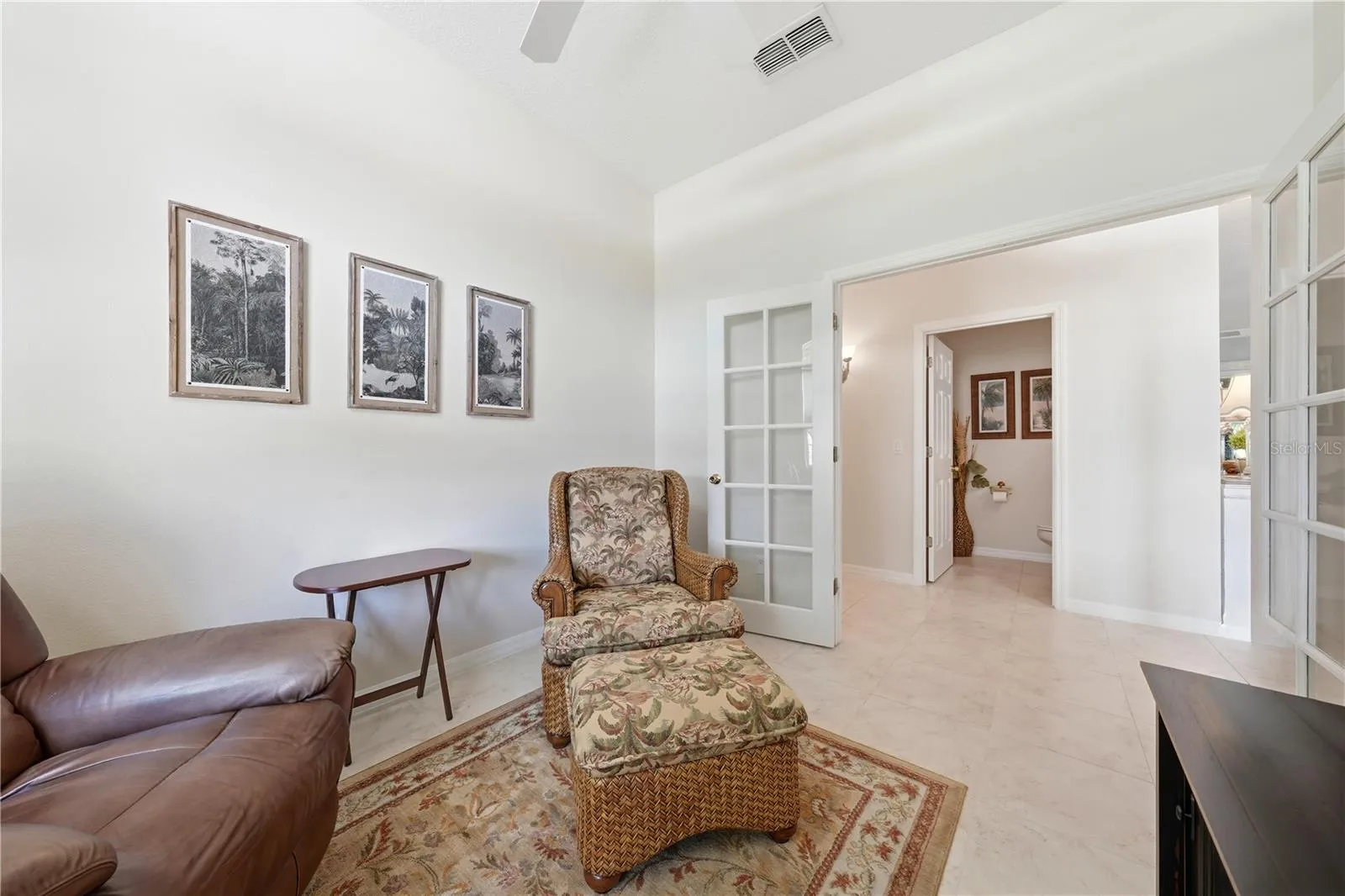 Flex room conveniently located near half bath