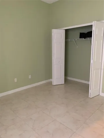 Guest bedroom 2 without furniture