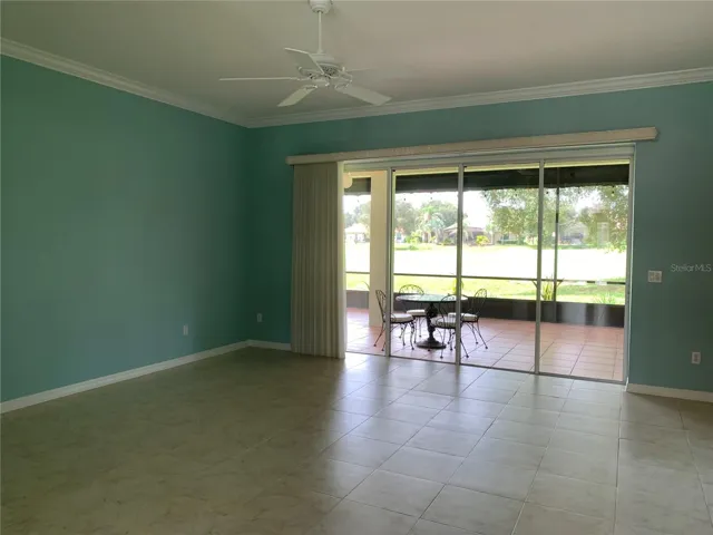 Large living room without furniture