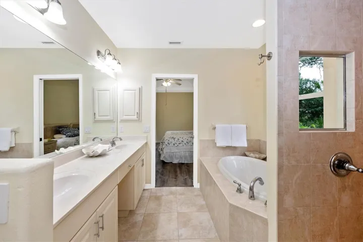 Dual sinks & walk-in shower