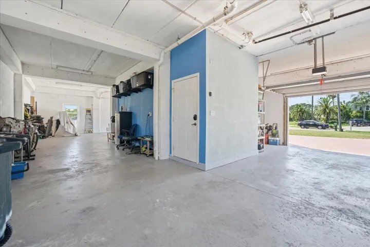 U-shaped garage-room for toys/boats