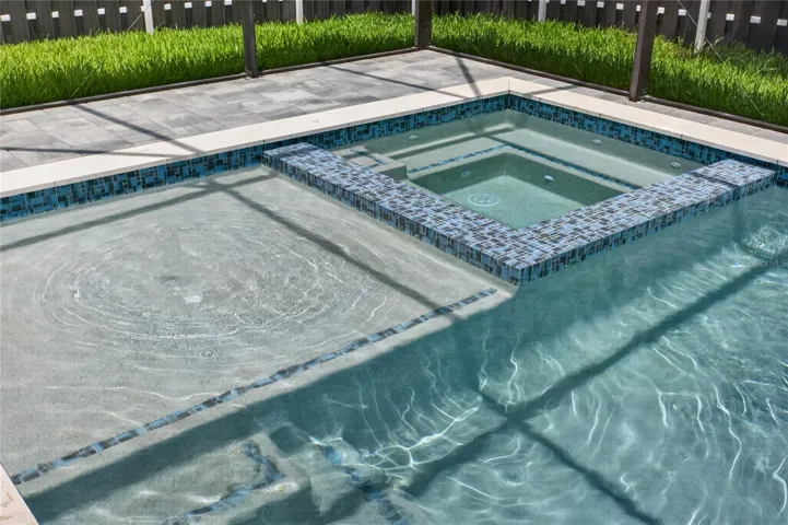 HEATED SPA offers the perfect place to unwind year-round while enjoying the SWFL lifestyle!