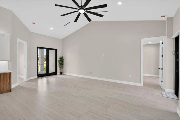 Bright, open layout w/ LIGHT NEUTRAL TILE FLOORING throughout.