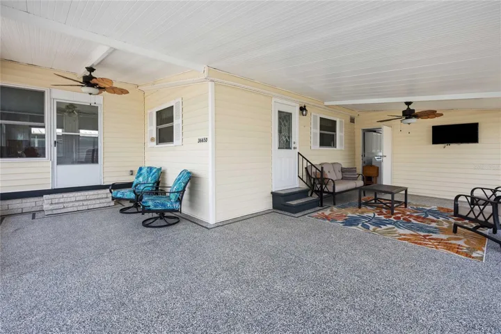Plenty of room to entertain in this screen room!