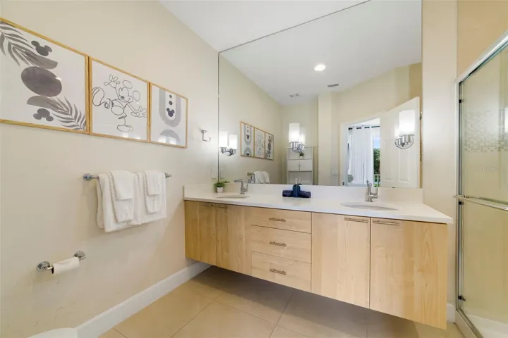 Primary en-suite bath.