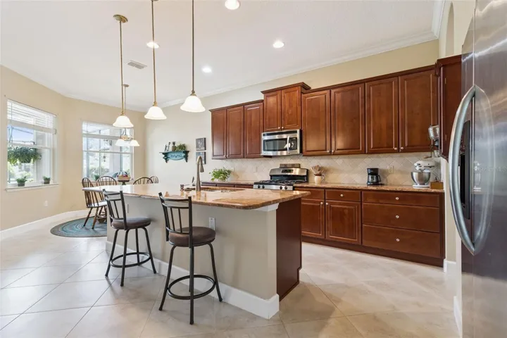 Kitchen with bar