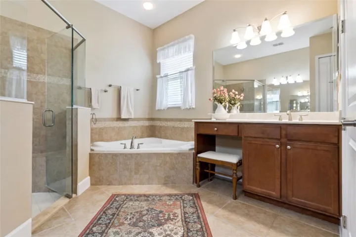 Primary en-suite