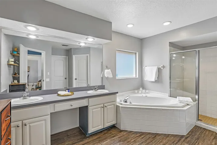 Primary En Suite Bathroom