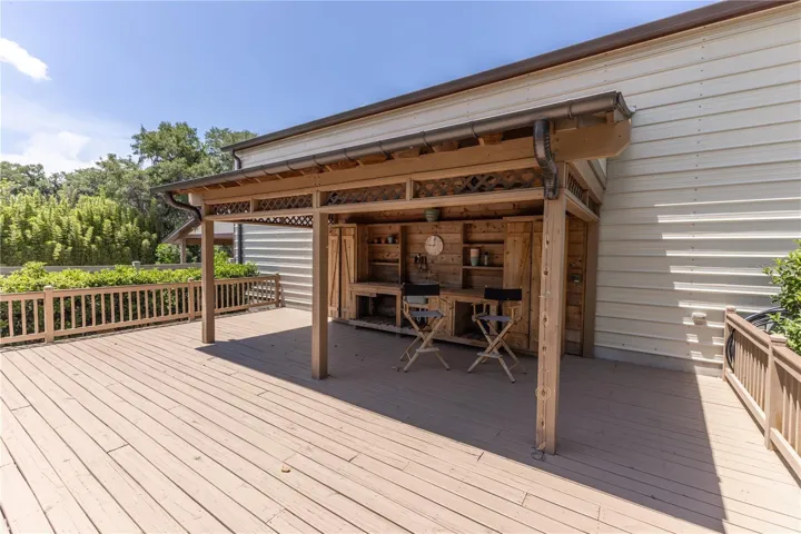 Side of RV/boat garage