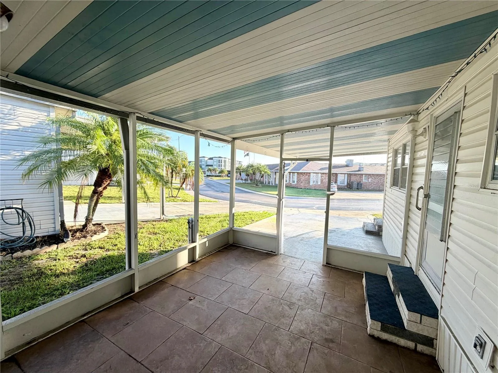 Screen porch