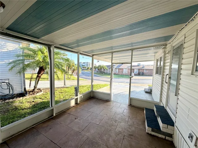 Screen porch