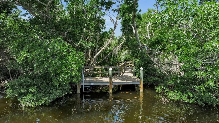 LAGOON DOCK