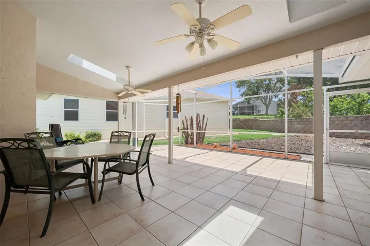 Huge Screened Lanai