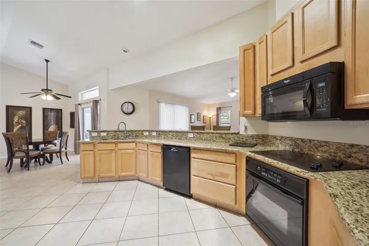 Large Spacious Kitchen