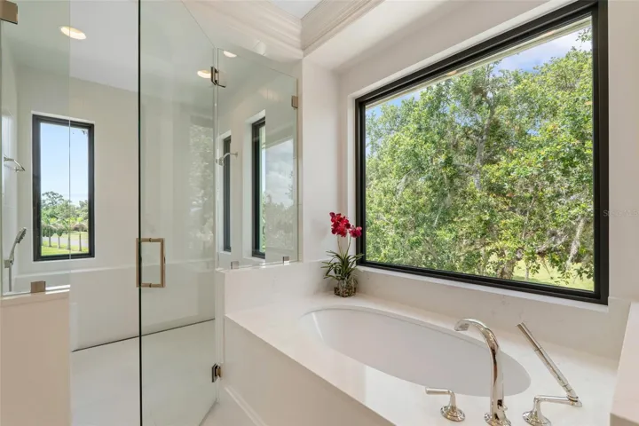 Soaking Retreat Framed by Grand Oak Canopy Views