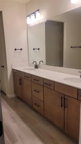 Master 2 Vanity