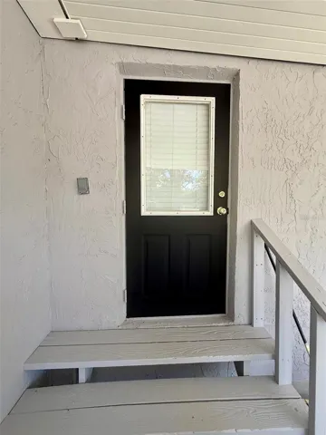Off kitchen side exist