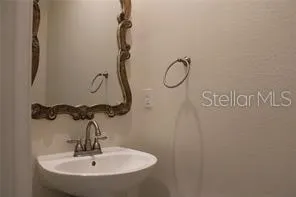 Downstairs 1/2 bathroom