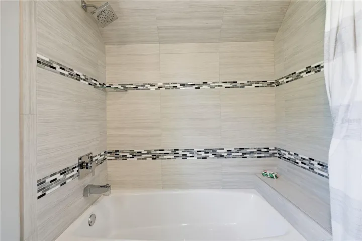 Upstairs Shower/Tub