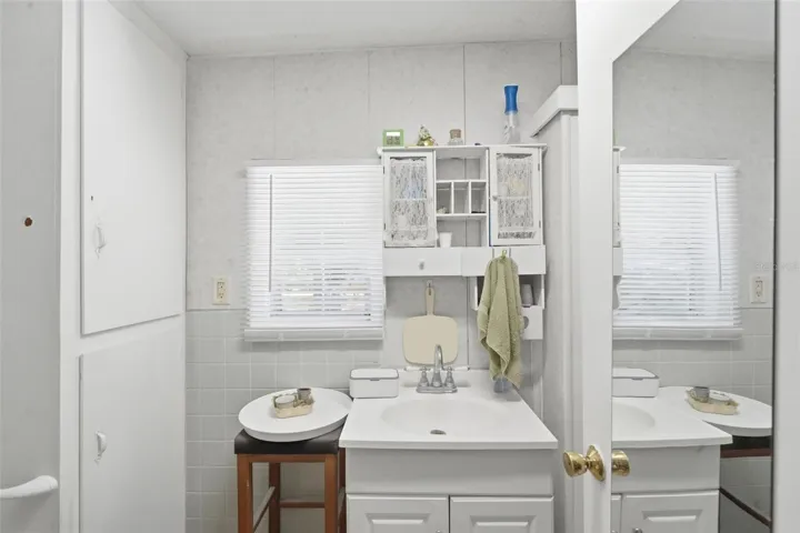 BATHROOM 1