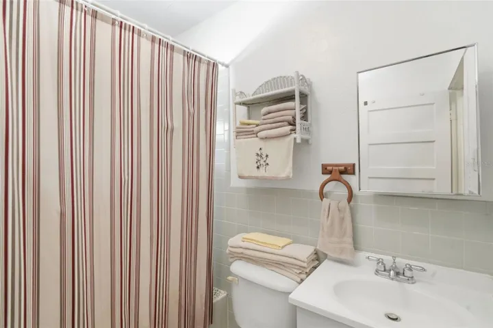 BATHROOM 2