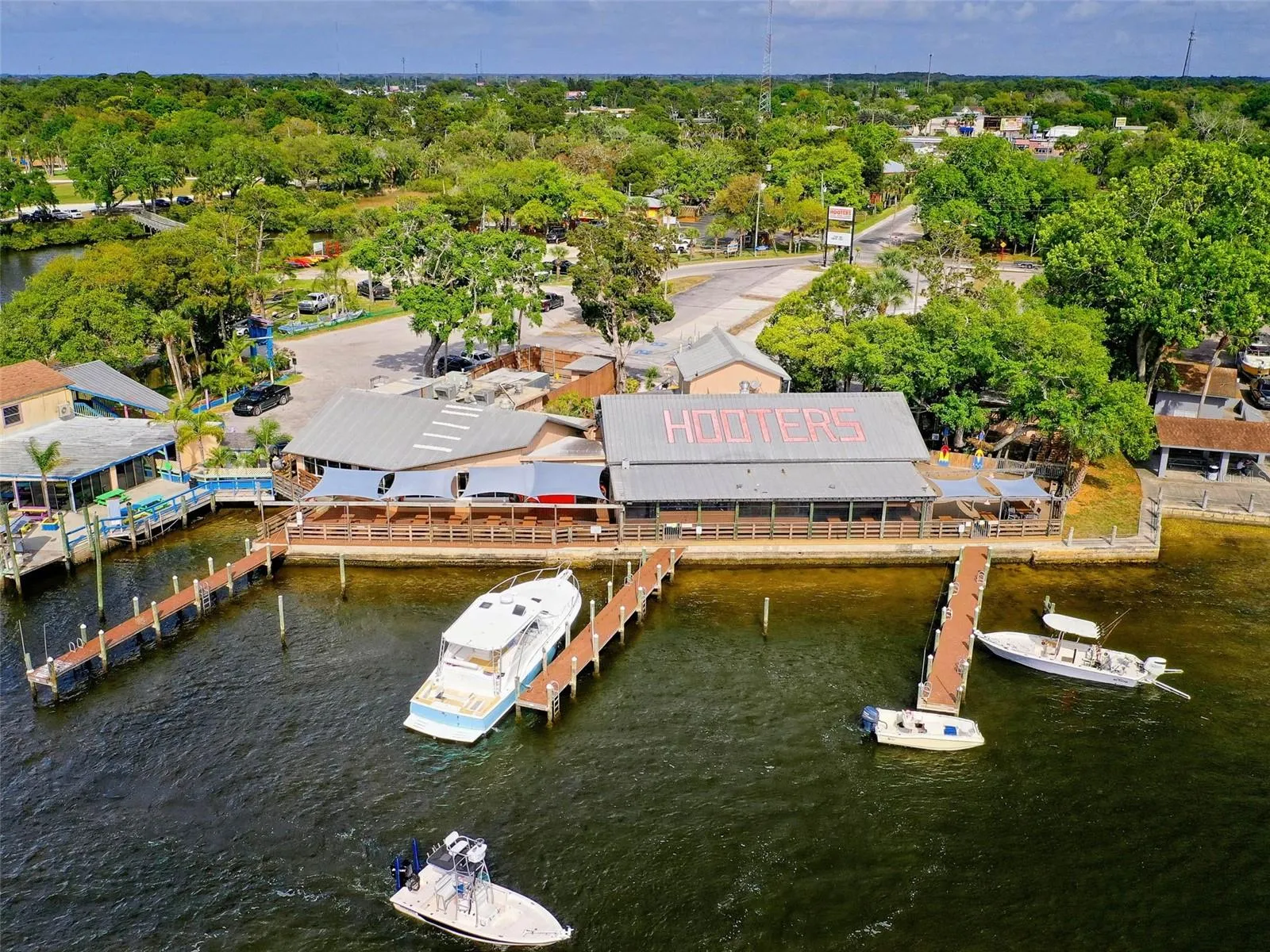 HOOTERS ALL BY BOAT 30 MIN OR LESS.