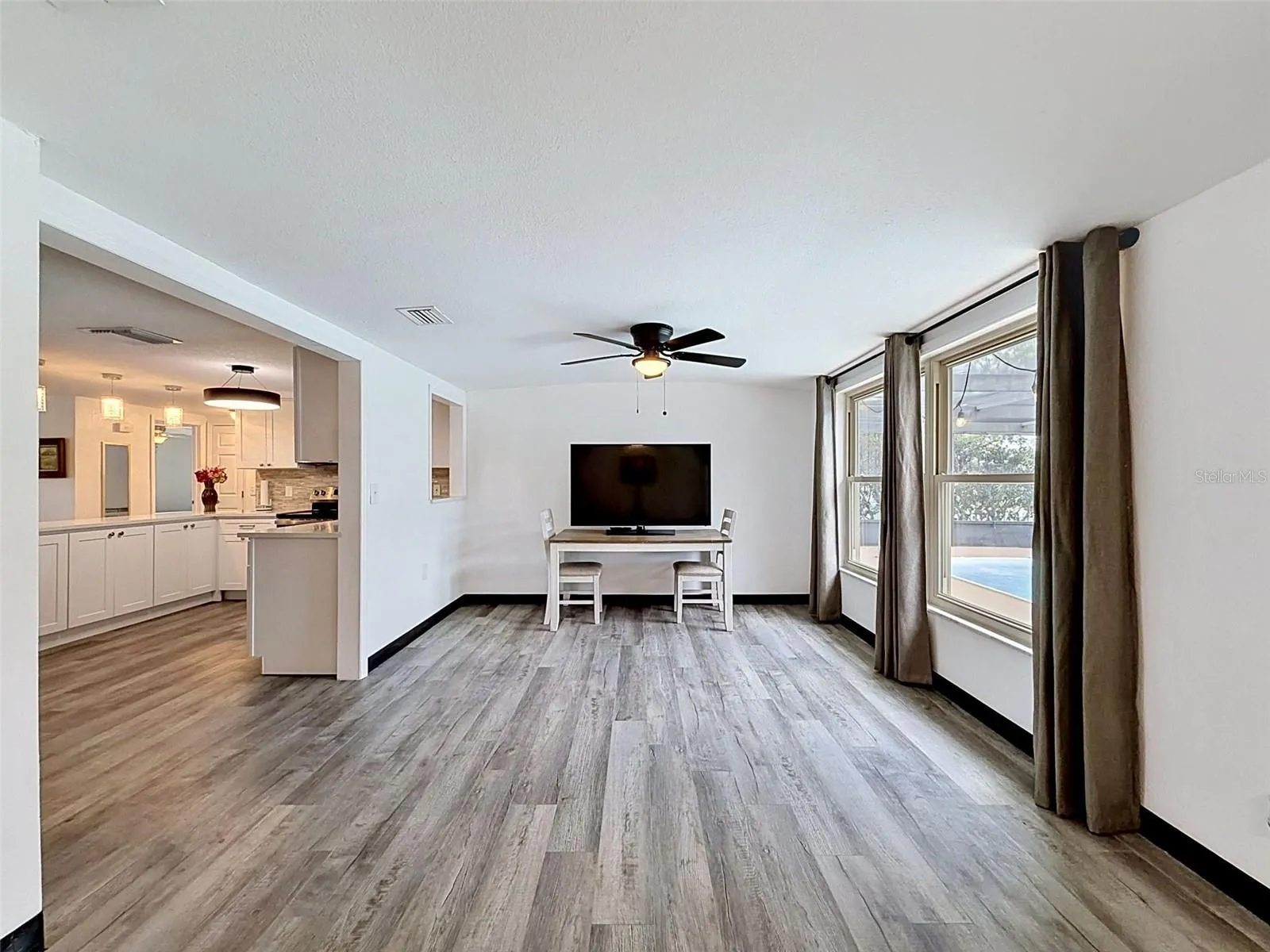 Large flex space just off the kitchen.
