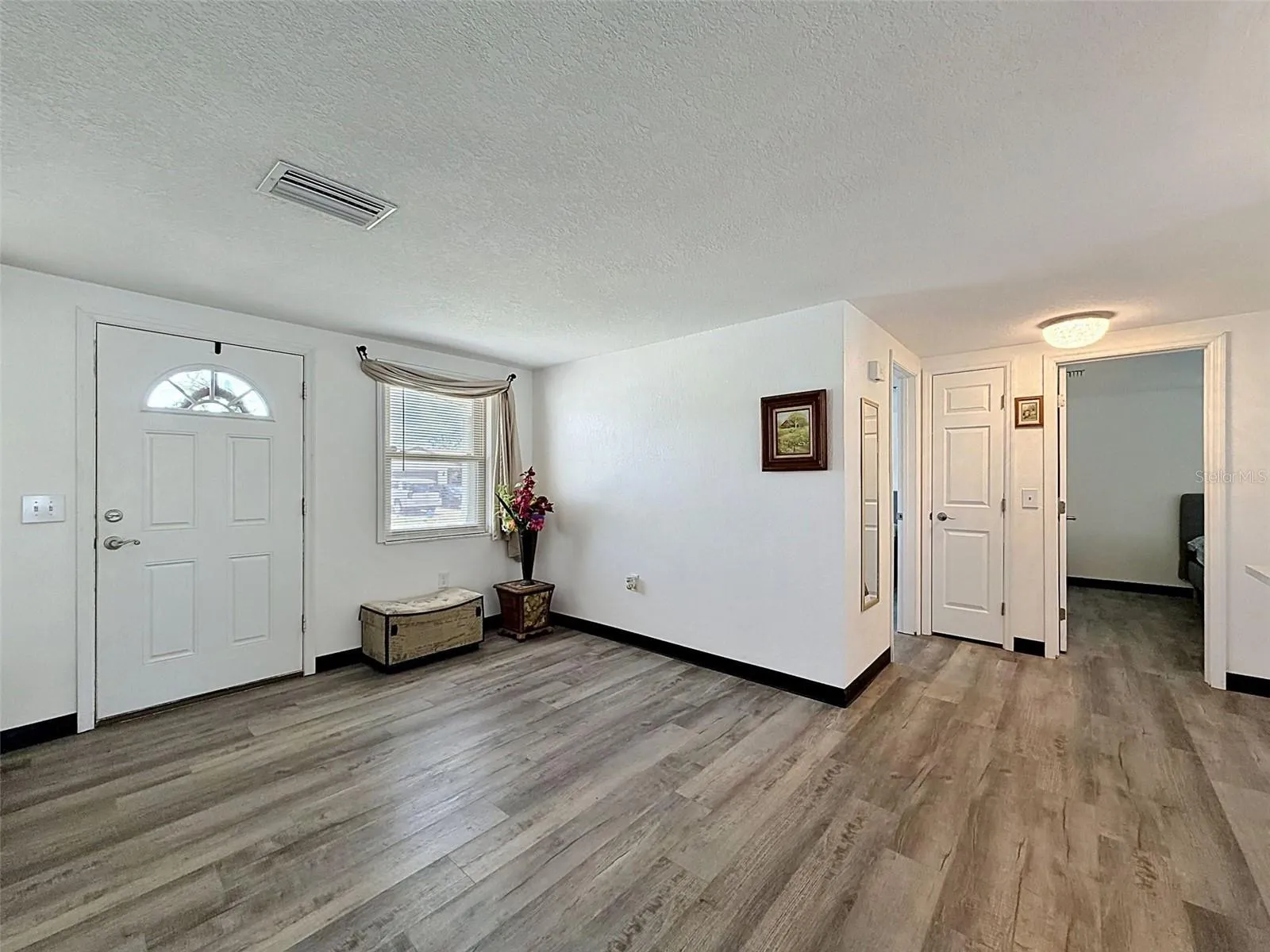 LUXUARY VINYL PLANK FLOORING