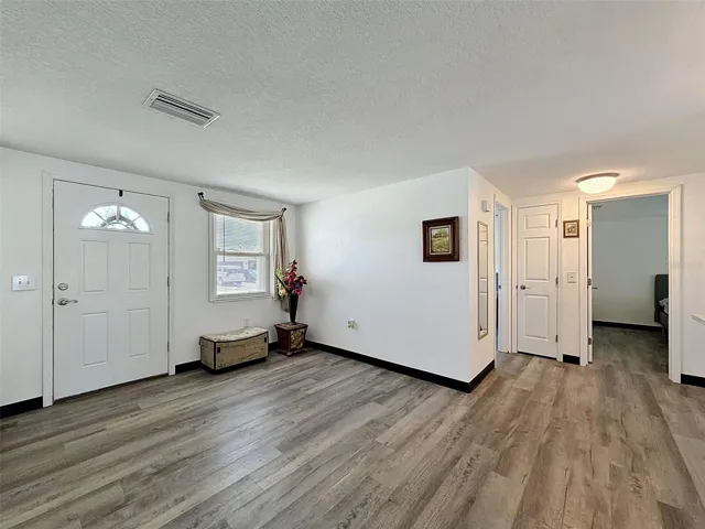LUXUARY VINYL PLANK FLOORING