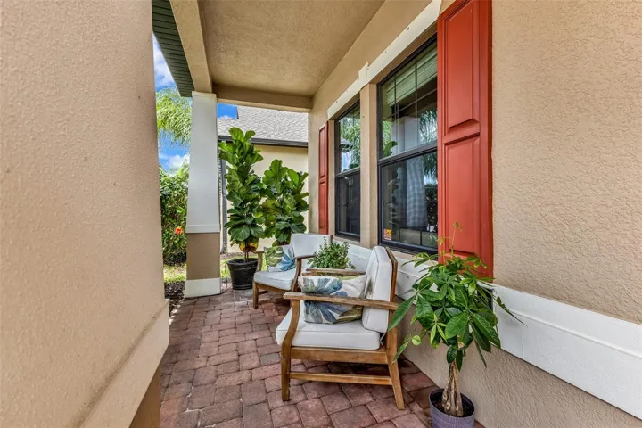 Sitting area near Entry