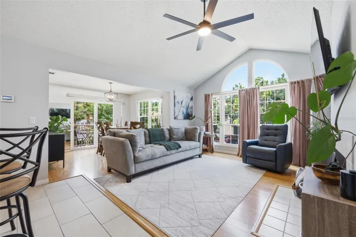 High ceilings and multiple windows to let the sunshine in, yes please!