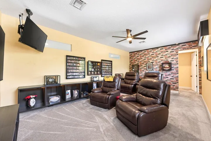 Enclosed bonus/loft.