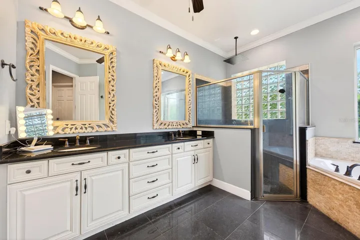 Primary en-suite bath.