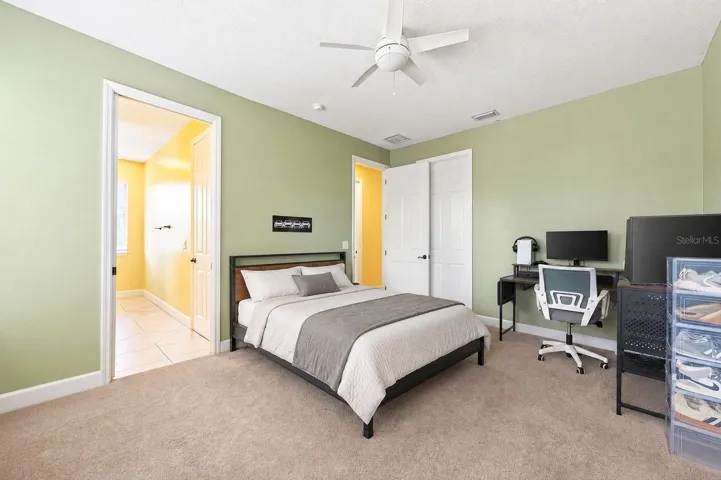 Guest bedroom with en-suite bath access.