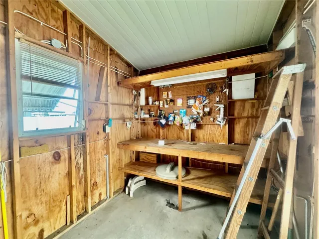 Shed work shop